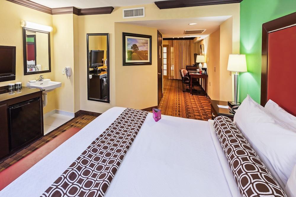 คราวน์ พลาซา สวีท ฮุสตัน - เนียร์ชูการ์แลนด์ Hotel ฮูสตัน ภายนอก รูปภาพ